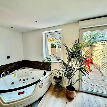 Apartamento Piscine, Sauna & Balneo Au Coeur De