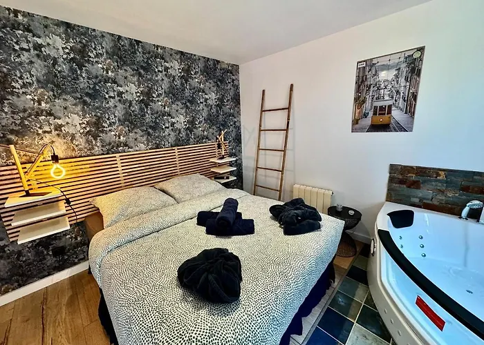 Piscine, Sauna & Balneo Au Coeur De *